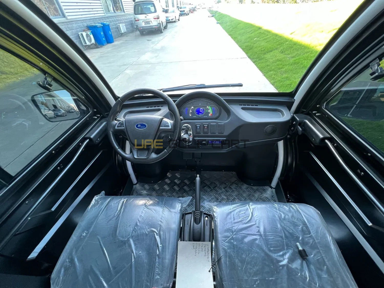 6 Seater Enclosed Electric Golf Cart with Air Conditioning and 60V Battery - Air Conditioned Golf Carts - 6 Seater - Photo 4 | UAE Golf Cart