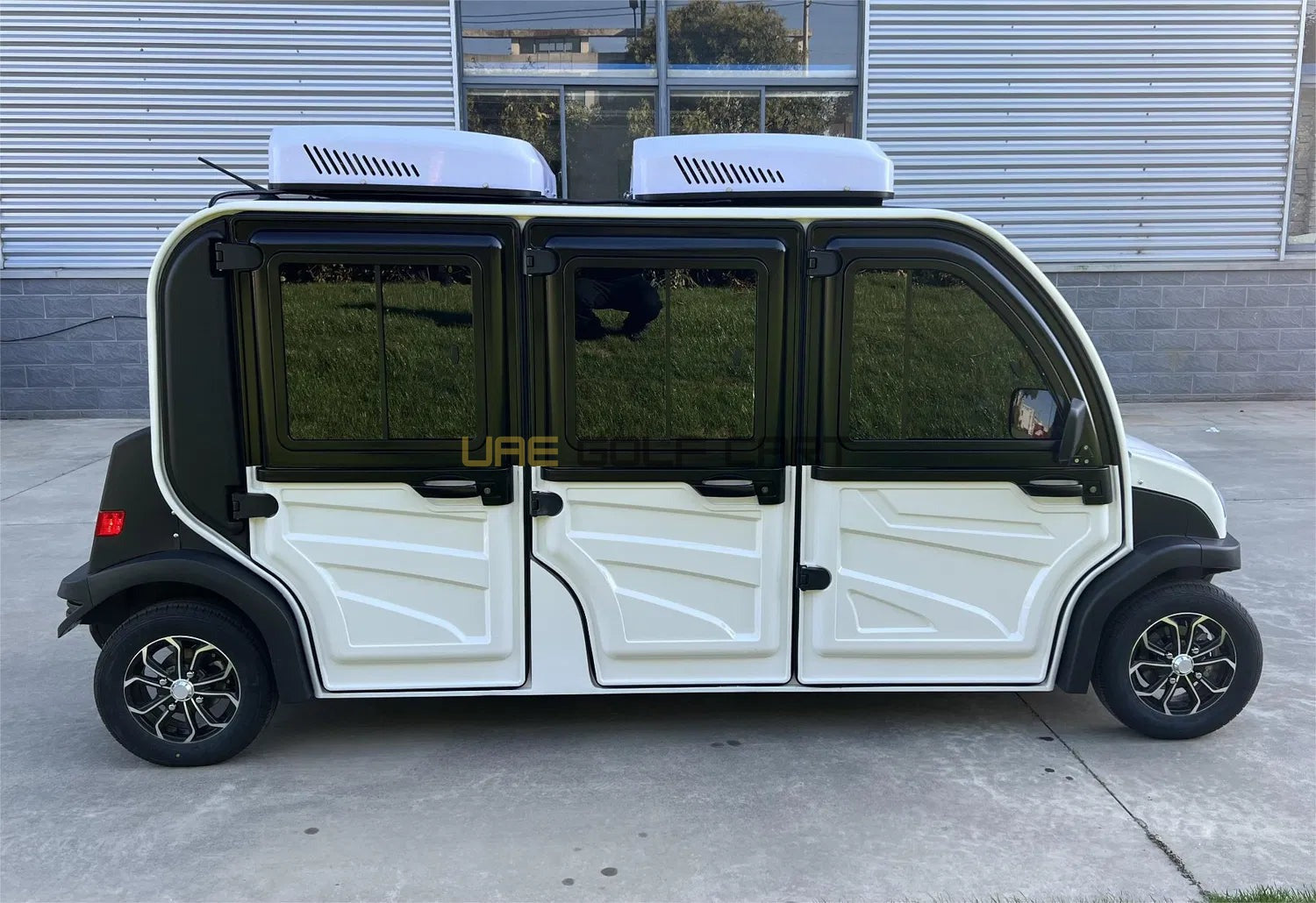 6 Seater Enclosed Electric Golf Cart with Air Conditioning and 60V Battery - Air Conditioned Golf Carts - 6 Seater - Photo 5 | UAE Golf Cart