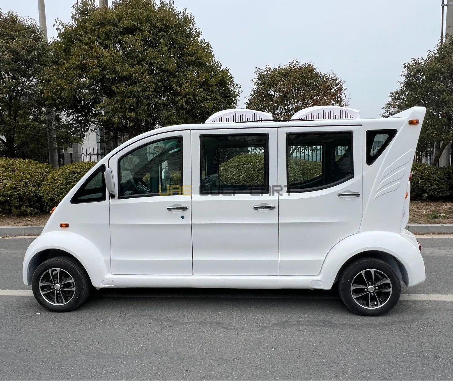 Enclosed 8 Seater Electric Golf Cart with Air Conditioning and Power Steering - Air Conditioned Golf Carts - 6 Seater - Photo 6 | UAE Golf Cart