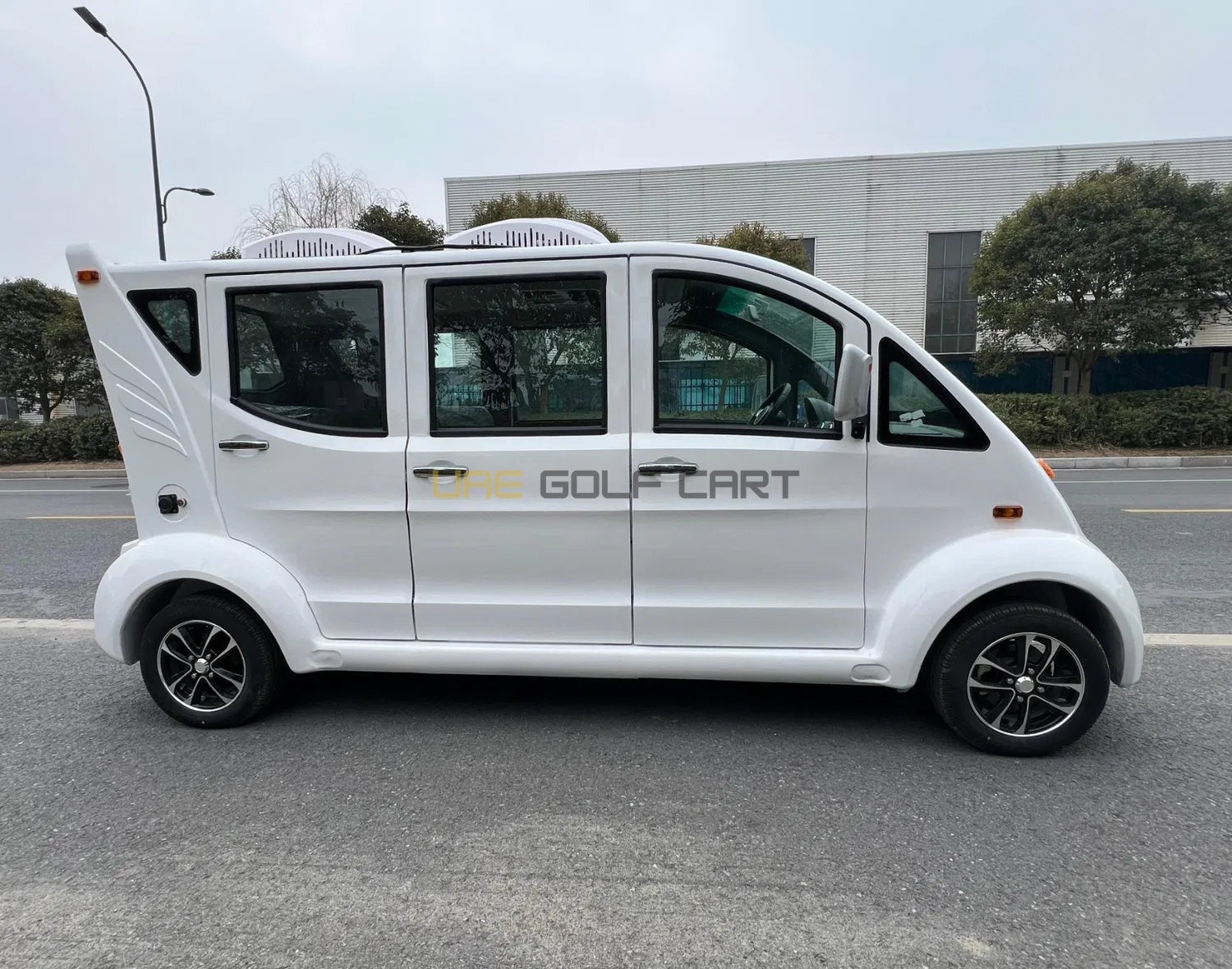 Enclosed 8 Seater Electric Golf Cart with Air Conditioning and Power Steering - Air Conditioned Golf Carts - 6 Seater - Photo 4 | UAE Golf Cart