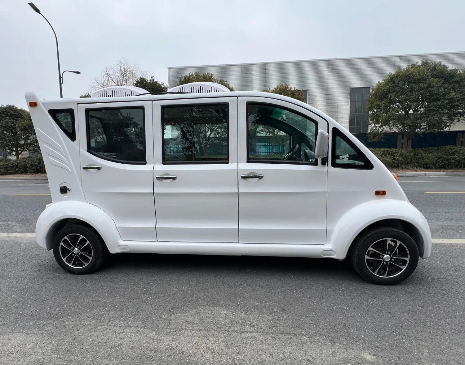 UAE Golf Cart - Enclosed 8 Seater Electric Golf Cart with Air Conditioning and Power Steering - View 4